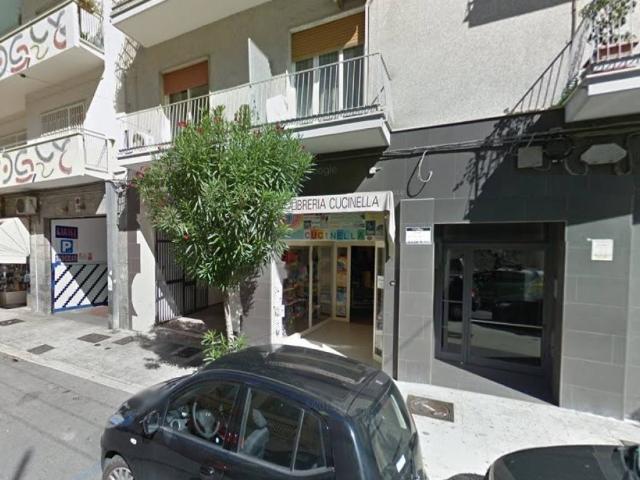 Locale Commerciale in vendita a Puglia, Bari