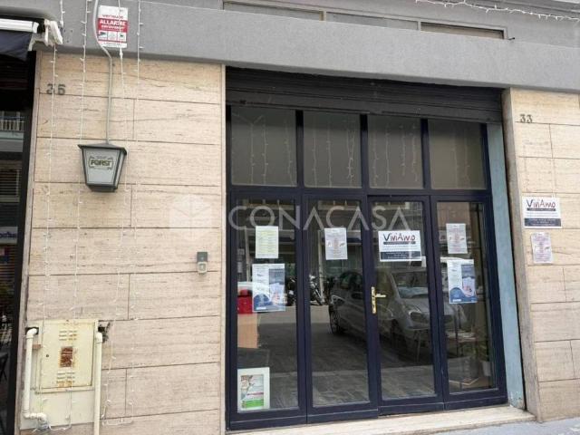 Locale Commerciale in vendita a Municipio 1, Puglia