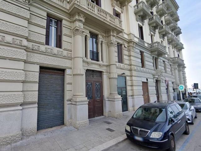 Locale Commerciale in vendita a Puglia, Bari