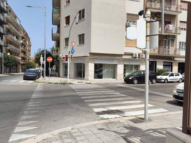 Locale Commerciale in vendita a Picone, Bari