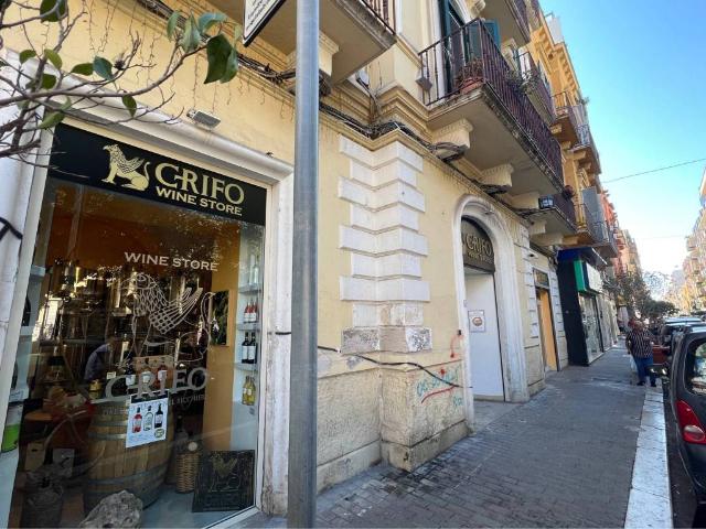 Locale Commerciale in vendita a Municipio 1, Puglia