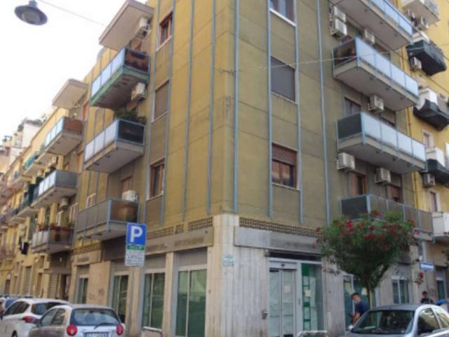 Locale Commerciale in vendita a Municipio 1, Puglia
