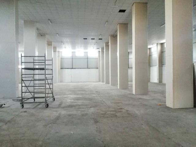 Locale Commerciale in vendita a Municipio 3, Bari