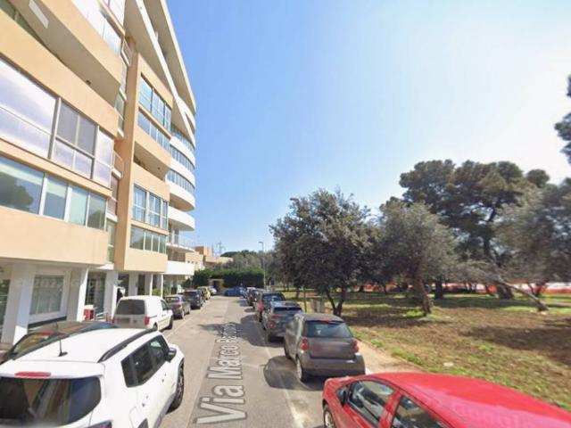 Locale Commerciale in vendita a Municipio 2, Puglia