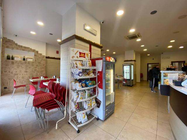 Locale Commerciale in vendita a Poggiofranco, Bari