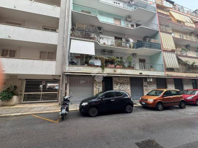 Locale Commerciale in vendita a Picone, Bari