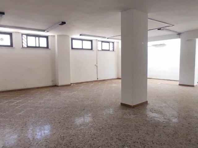 Locale Commerciale in vendita a Loseto, Puglia