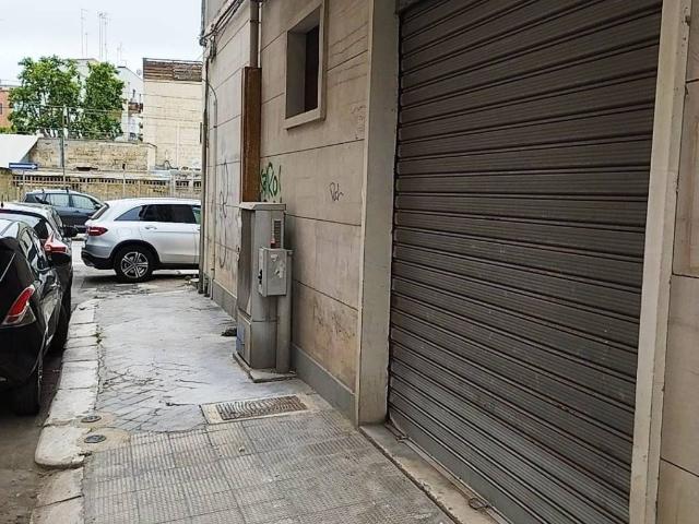 Locale Commerciale in vendita a Puglia, Bari