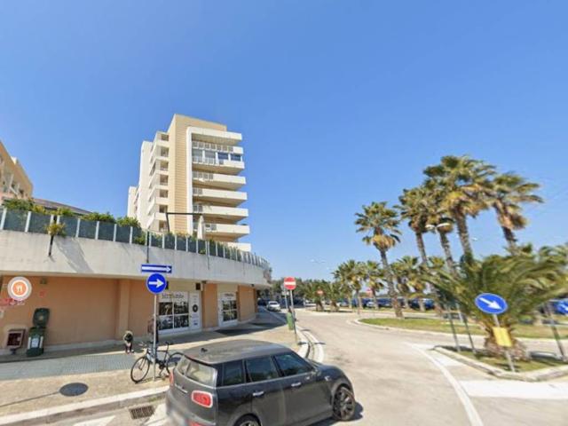 Locale Commerciale in vendita a Municipio 2, Puglia