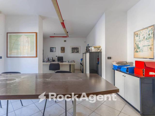 Locale Commerciale in vendita a Libertà, Bari