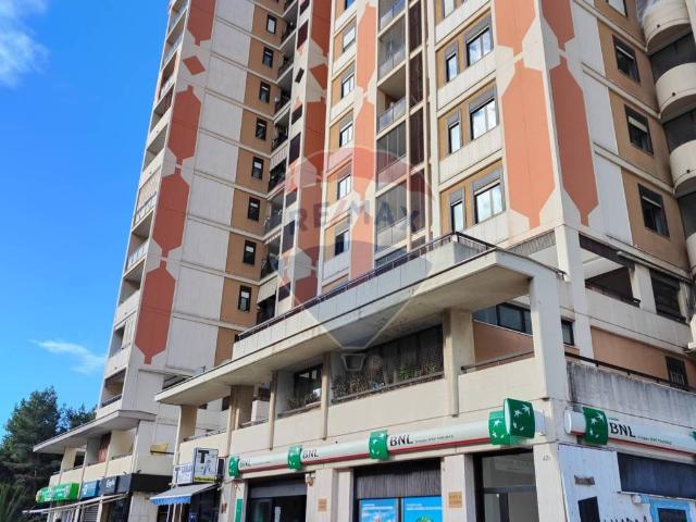 Locale Commerciale in vendita a Poggiofranco, Bari