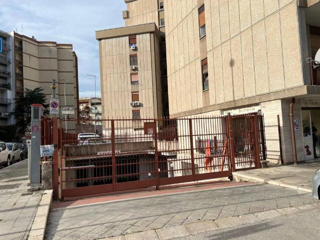 Locale Commerciale in vendita a Picone, Bari