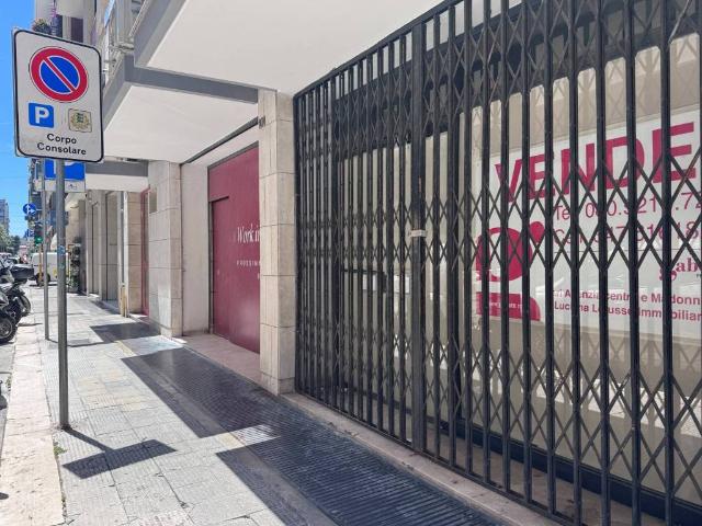 Locale Commerciale in vendita a Municipio 1, Puglia