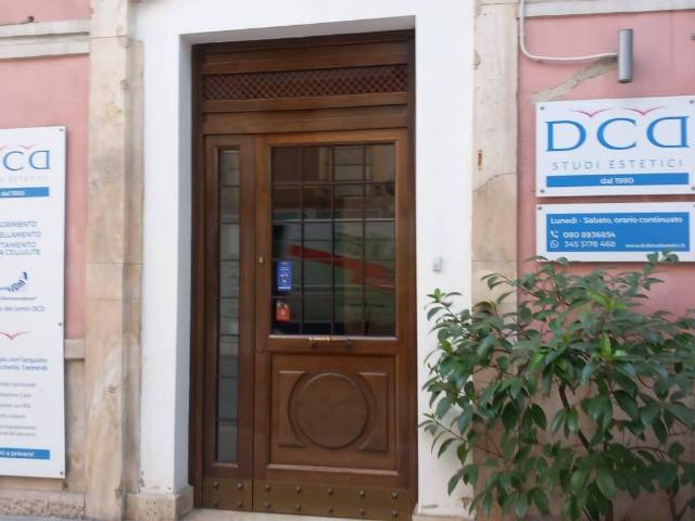 Locale Commerciale in vendita a Municipio 1, Puglia