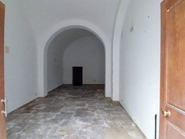 Locale Commerciale in vendita a Murat, Puglia