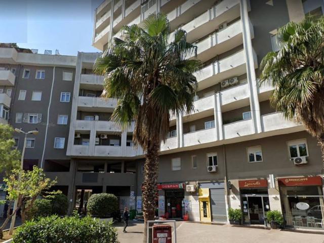 Locale Commerciale in vendita a Poggiofranco, Bari