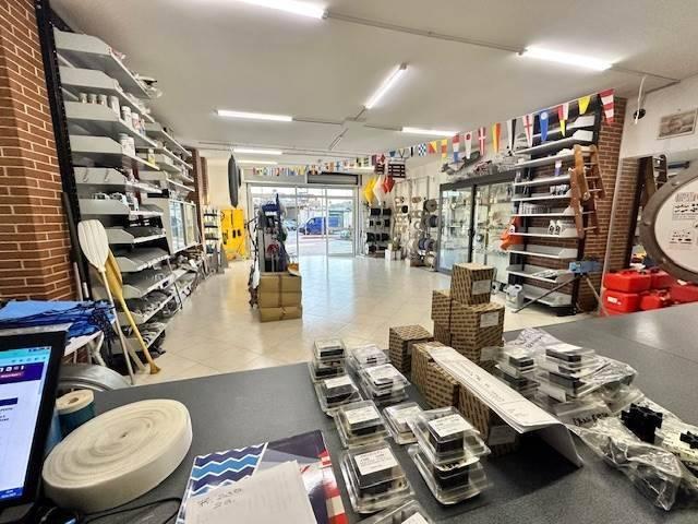 Locale Commerciale in vendita a Libertà, Bari