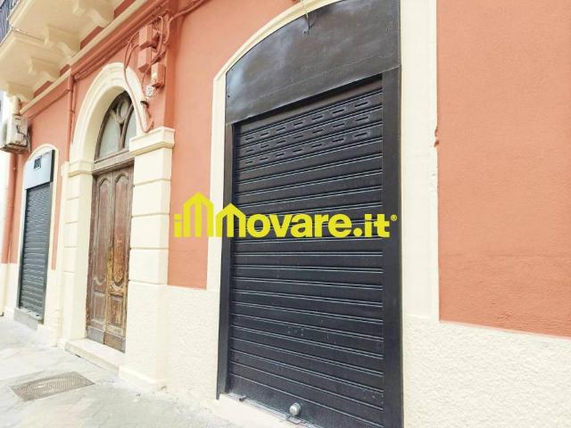 Locale Commerciale in vendita a Municipio 1, Puglia