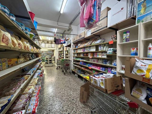 Locale Commerciale in vendita a Municipio 1, Puglia