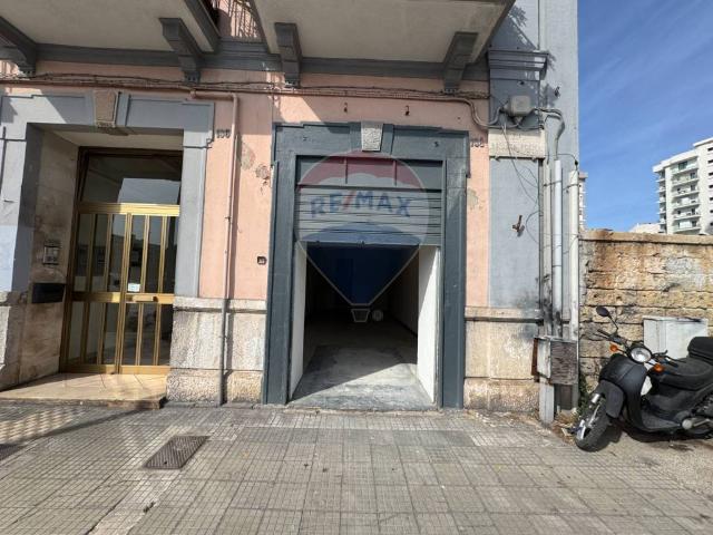 Locale Commerciale in vendita a Libertà, Bari