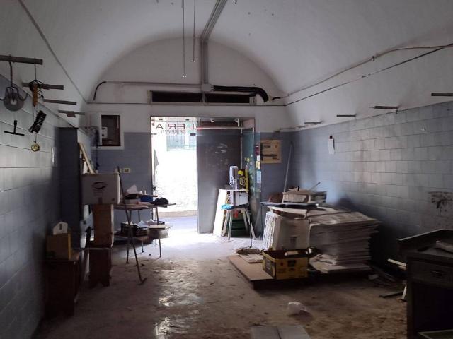 Locale Commerciale in vendita a Puglia, Bari