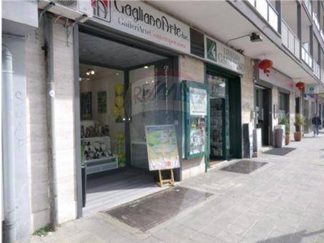 Locale Commerciale in vendita a Municipio 2, Bari