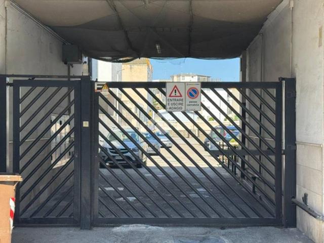 Locale Commerciale in vendita a Ceglie del Campo, Bari