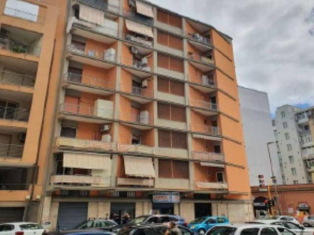 Locale Commerciale in vendita a Libertà, Bari