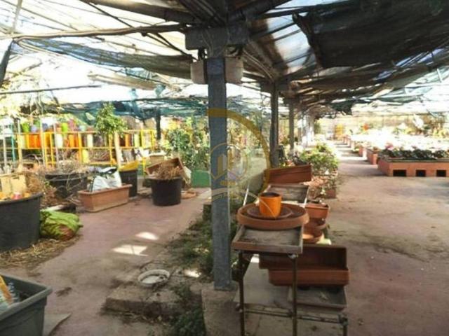 Locale Commerciale in vendita a Santa Fara, Bari