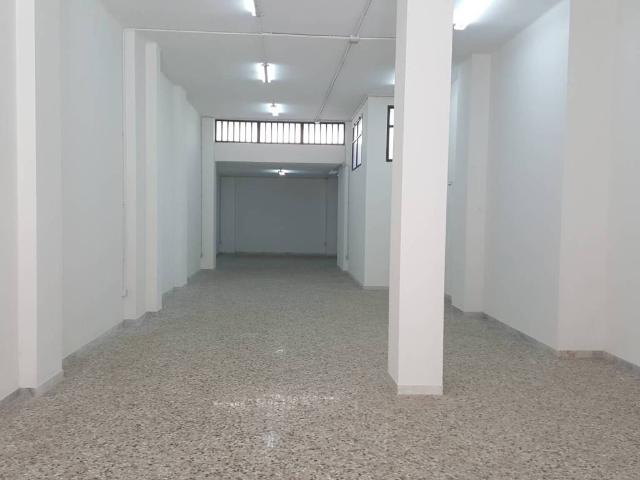 Locale Commerciale in vendita a Municipio 1, Puglia