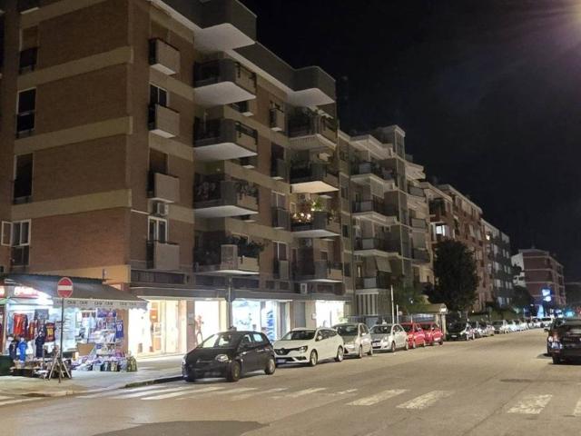 Locale Commerciale in vendita a Municipio 2, Puglia
