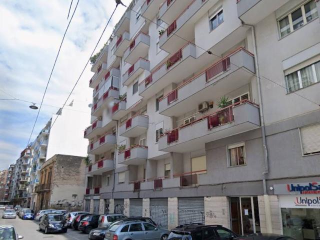 Locale Commerciale in vendita a Municipio 2, Puglia