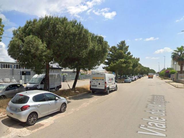 Locale Commerciale in vendita a Municipio 3, Puglia