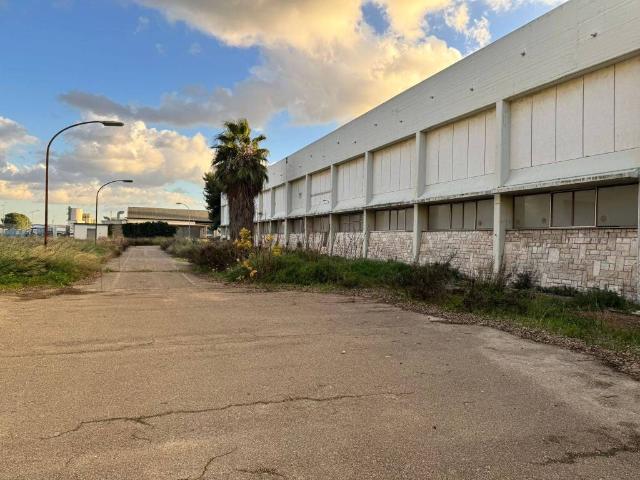 Locale Commerciale in vendita a Municipio 3, Puglia