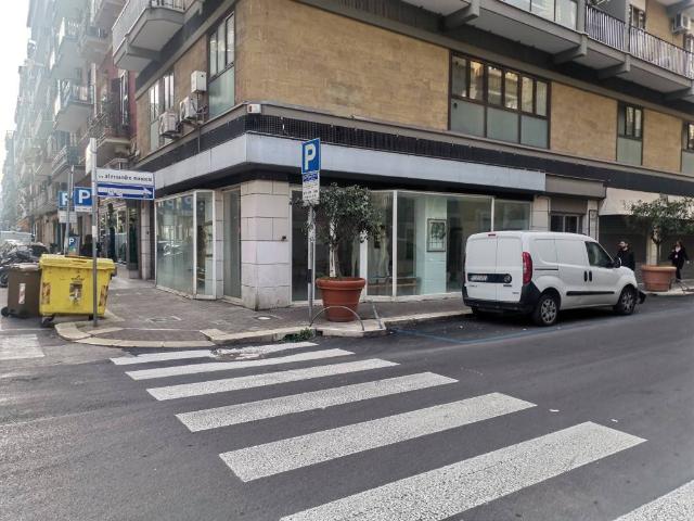 Locale Commerciale in vendita a Libertà, Bari