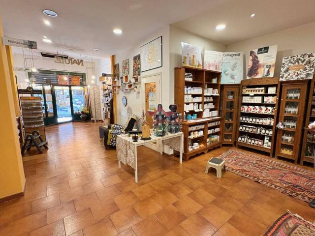 Locale Commerciale in vendita a Municipio 1, Puglia