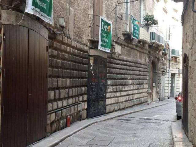 Locale Commerciale in vendita a Puglia, Bari