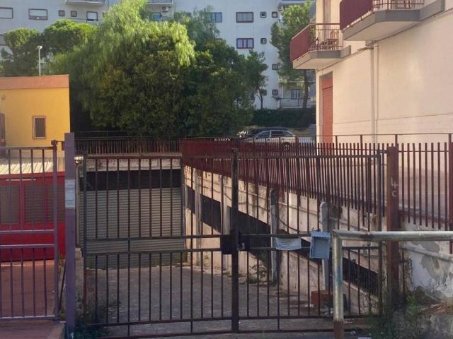 Locale Commerciale in vendita a San Pasquale, Bari