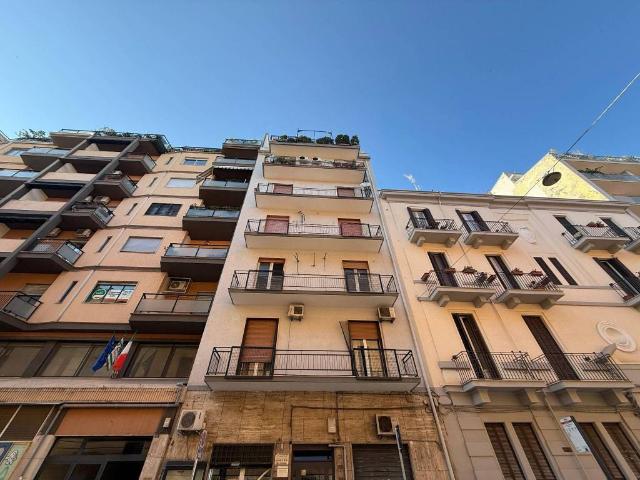 Locale Commerciale in vendita a Puglia, Bari