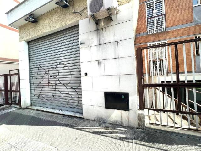 Locale Commerciale in vendita a Poggiofranco, Bari