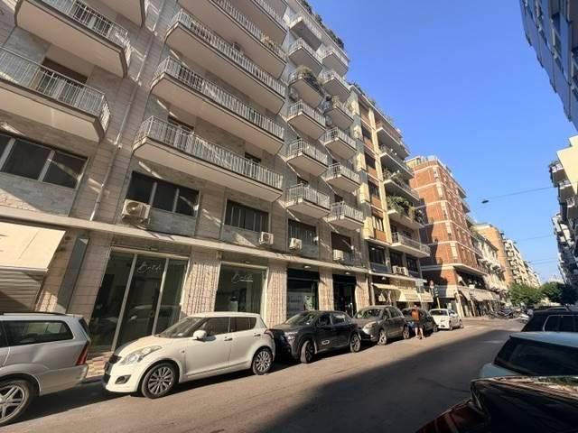 Locale Commerciale in vendita a Municipio 1, Puglia