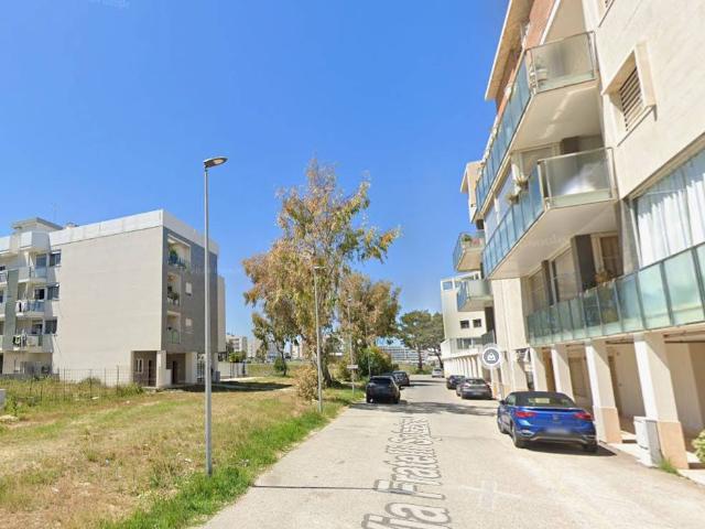 Locale Commerciale in vendita a Municipio 1, Puglia