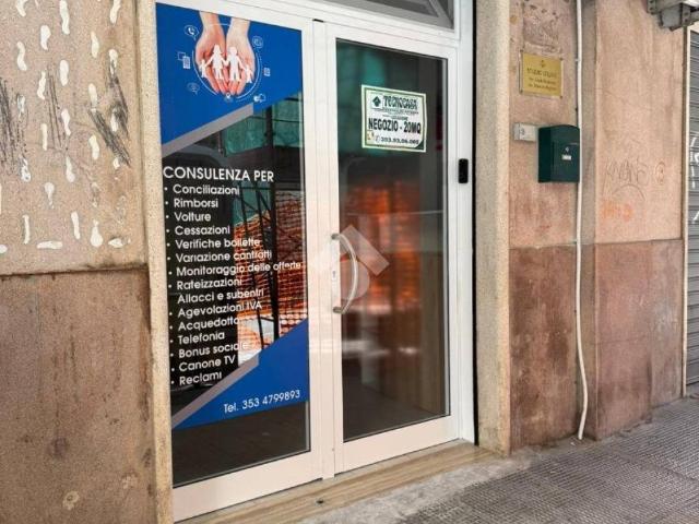 Locale Commerciale in vendita a Municipio 2, Bari