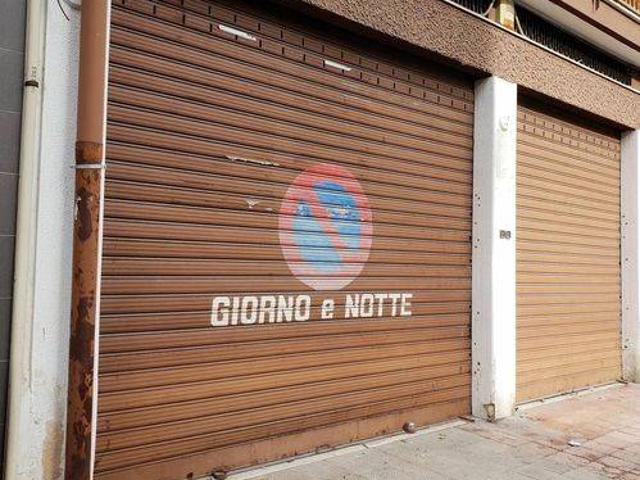 Locale Commerciale in vendita a Municipio 1, Puglia