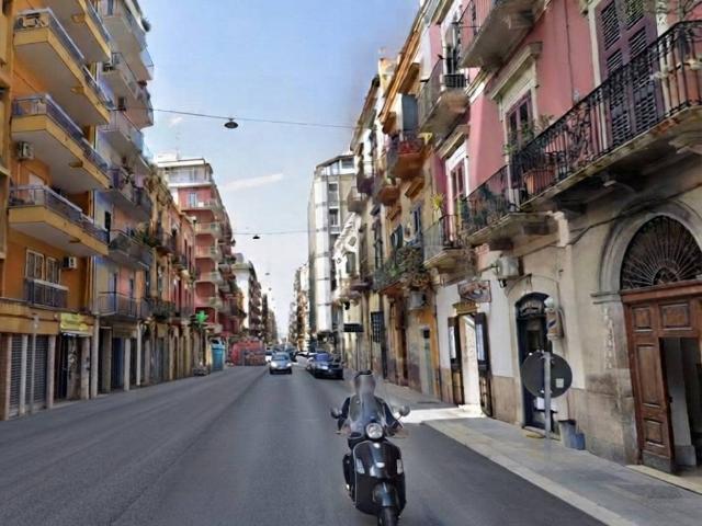 Locale Commerciale in vendita a Municipio 1, Puglia