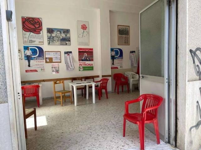 Locale Commerciale in vendita a Municipio 1, Puglia