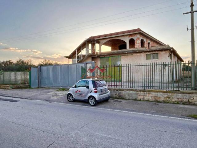 Locale Commerciale in vendita a Loseto, Puglia