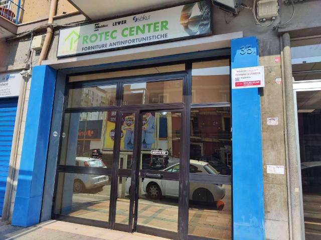 Locale Commerciale in vendita a Libertà, Bari