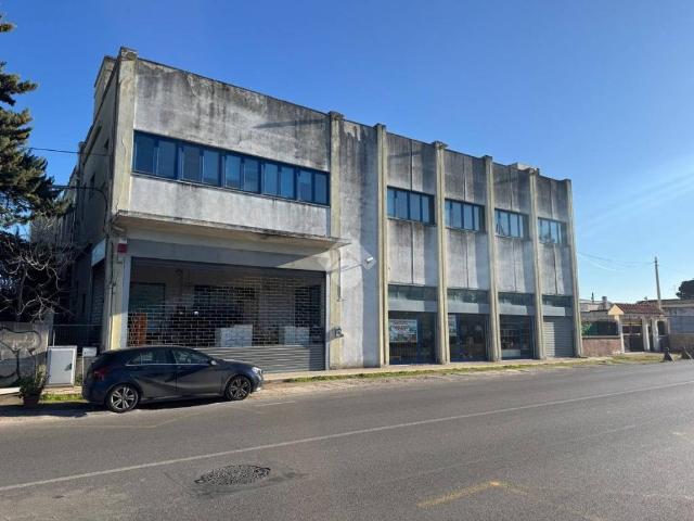 Locale Commerciale in vendita a Municipio 3, Puglia