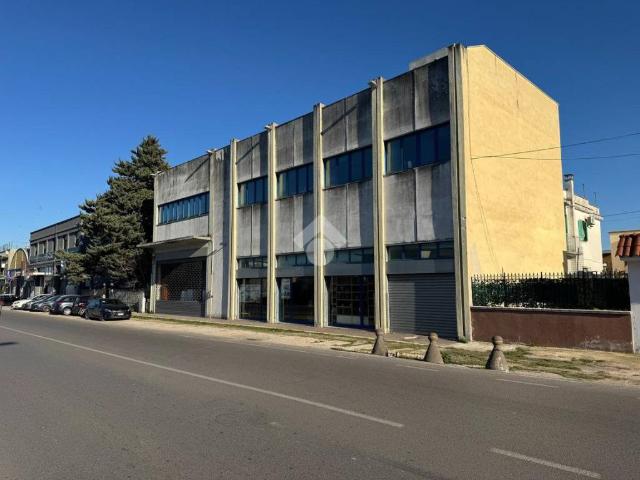 Locale Commerciale in vendita a Municipio 3, Puglia
